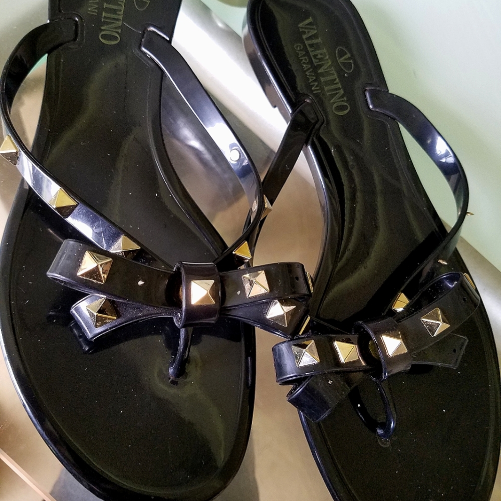 Valentino Garavani Size 39 rock stud flip flops